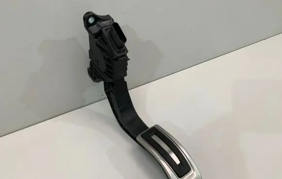Audi A5 Accelerator throttle pedal 8W1723523A
