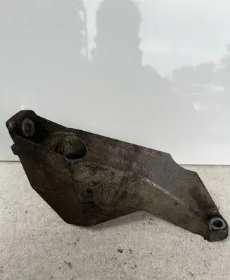 Audi A4 S4 B6 8E 8H Engine mounting bracket 8E0199307A