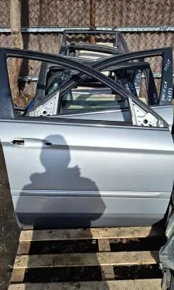 Chrysler Pacifica Front door