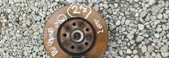 Volkswagen PASSAT CC Front wheel hub spindle knuckle