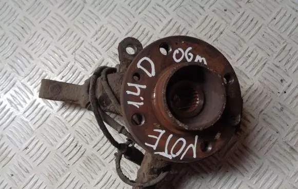 Nissan Note (E11) Front wheel hub