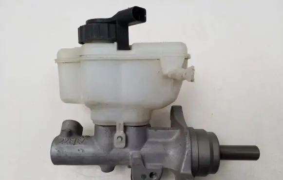 Volkswagen Jetta VI Master brake cylinder 1K1611301C
