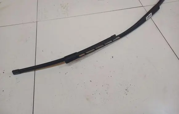 Front wiper blade arm