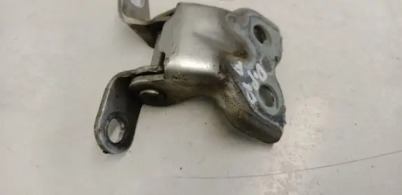 Toyota Avensis T250 Front door lower hinge 