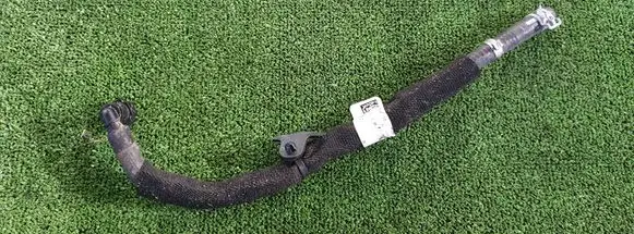 Engine coolant pipe/hose