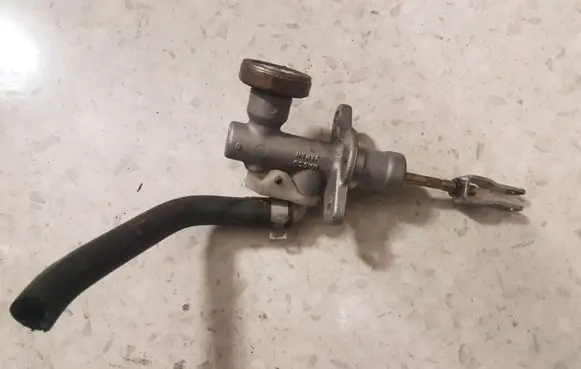Nissan X-Trail T30 Master brake cylinder