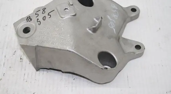 BMW 7 G11 G12 Engine mounting bracket 6861557