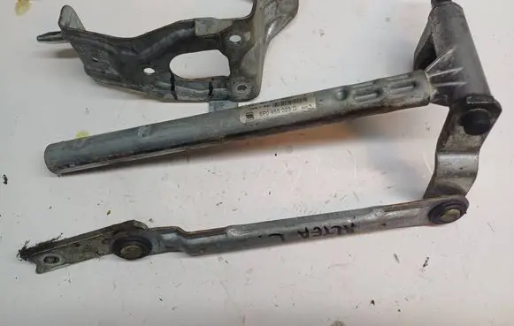 Front wiper linkage and motor