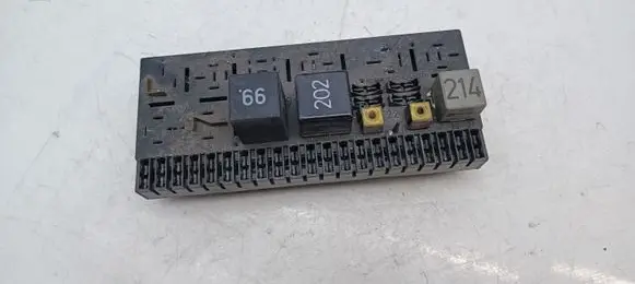 Volkswagen Golf II Fuse module 443941822A