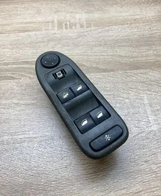 Citroen C5 Electric window control switch 96332289ZJ