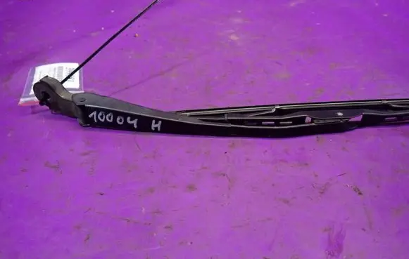 Volkswagen Polo Rear wiper blade arm