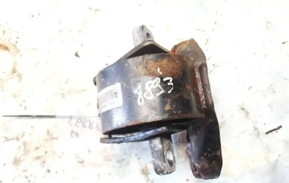 Chrysler Sebring (JS) Engine mount bracket p05085071ab
