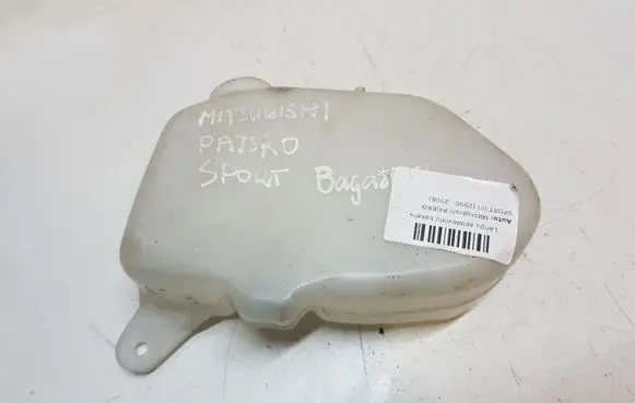 Mitsubishi Pajero Sport I Windshield washer fluid reservoir/tank
