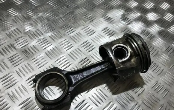 Chrysler Voyager Piston with connecting rod