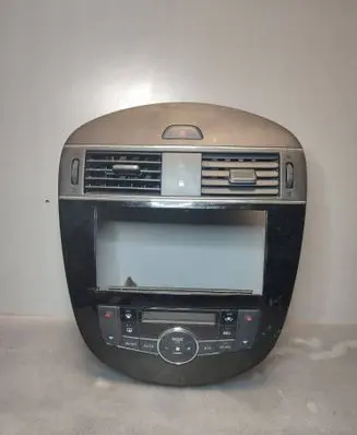 Nissan Pulsar Dash center air vent grill 682603ZL2A