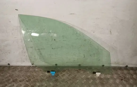 Infiniti Q50 Front door window glass four-door 43R00012