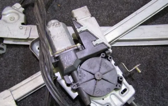 Citroen C3 Front door window regulator motor 400620f 6186783
