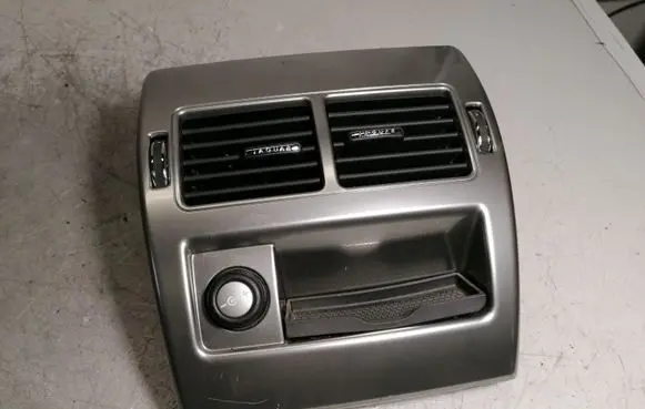 Rear air vent grill