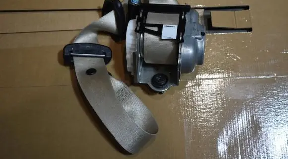 Mercedes-Benz GLS X167 Front seatbelt A1678600001