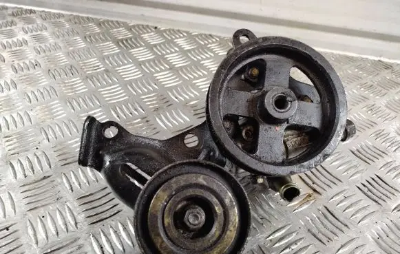 Toyota Avensis T250 Power steering pump 