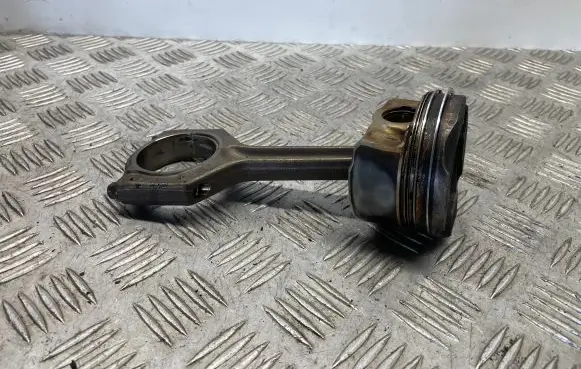 BMW 3 E92 E93 Piston with connecting rod 585