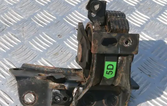 Toyota Corolla Verso AR10 Engine mount bracket 123720R010