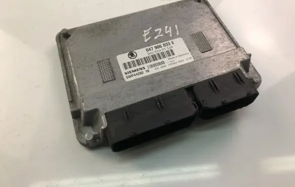 Skoda Fabia Mk2 (5J) Engine control unit/module ECU 047906033E