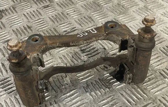 Toyota Avensis T250 Front Brake Caliper Pad/Carrier
