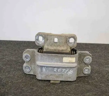 Volkswagen PASSAT B6 Engine mount bracket 3C0199555P