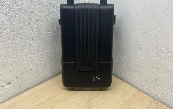 Volkswagen PASSAT B7 Battery box tray 3C0915443A