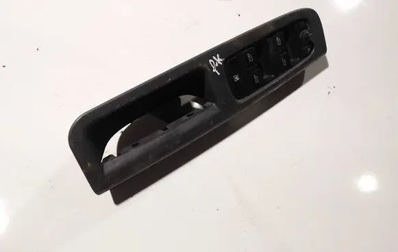 Volvo V50 Front door window switch trim 30795081 03451700
