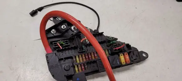 BMW 5 E60 E61 Fuse module 6906603 690658807 518811054