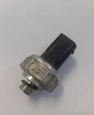 Mercedes-Benz A W169 Air conditioning (A/C) pressure sensor 2110000283