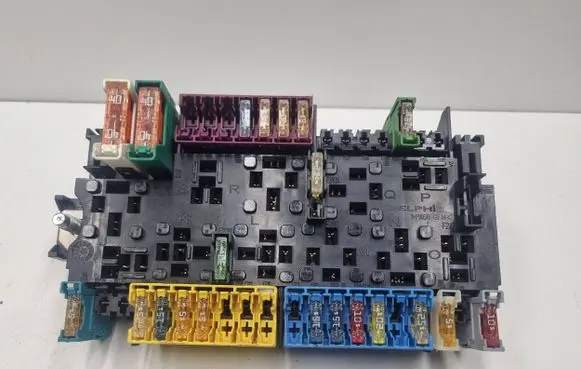 Mercedes-Benz B W246 W242 Fuse module A2469067100 2469067100