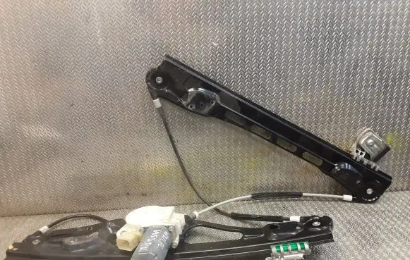 Mercedes-Benz E W211 Front door electric window regulator 2117200146 A2117200146