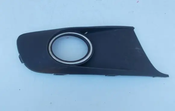 Volkswagen Touran II Front bumper lower grill 1T0853666T 1T0853662D