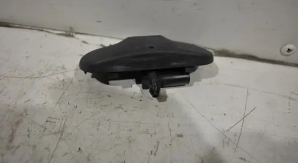 Windshield washer spray nozzle