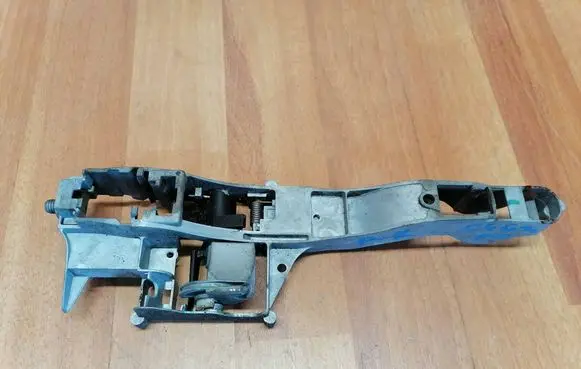Front door exterior handle/bracket