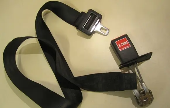 Middle seatbelt (rear)