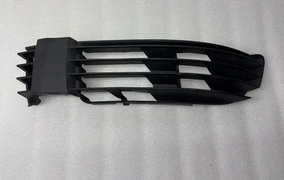 Volkswagen PASSAT B5 Front bumper lower grill 3B0853665H