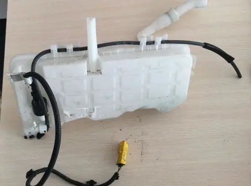 Peugeot Rifter Windshield washer fluid reservoir/tank