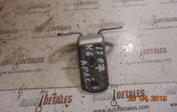 Lexus IS 220D-250-350 Rear door lower hinge