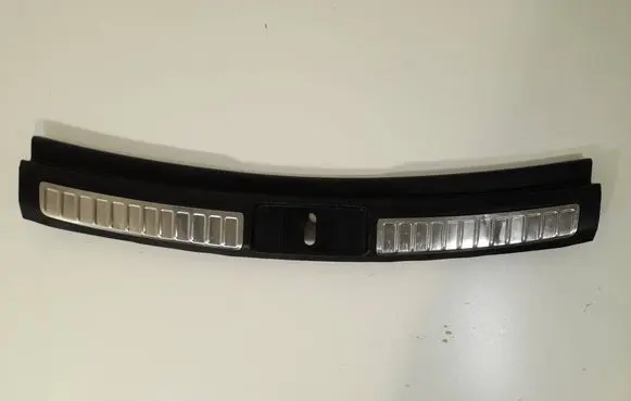 Trunk/boot sill cover protection