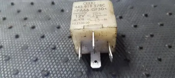 Volkswagen PASSAT B5 Other relay 443919578C