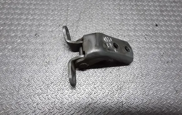 Toyota Avensis T250 Front door upper hinge