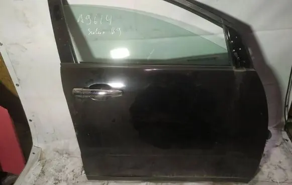Subaru B9 Tribeca Front door juodos