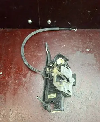 Mercedes-Benz ML W163 Front door lock A1637202835