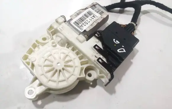 Volkswagen Golf IV Rear door window regulator motor 101388101