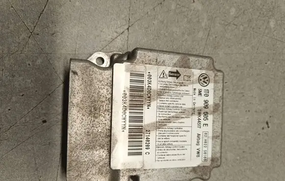 Volkswagen Touran II Airbag control unit/module 1T0909605E 003K4D0CWYYN 5WK44517