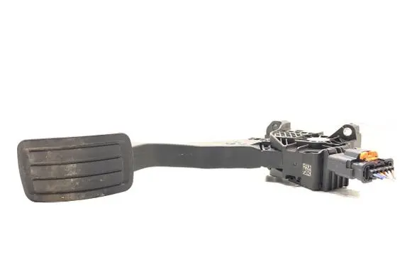 Accelerator throttle pedal